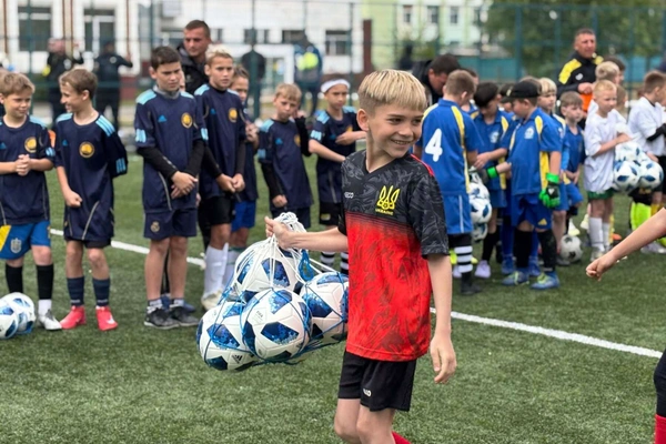Стикові матчі 3-го етапу міських змагань всеукраїнського турніру з футболу «Шкільний м’яч» відбулися в Деснянському районі