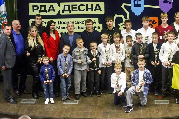 Сергій Щерба нагородив найкращих гравців та тренерів Деснянського району